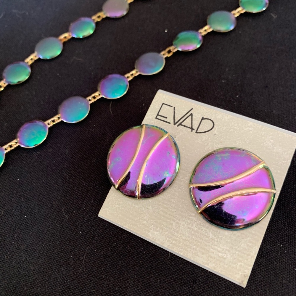 Evad Jewelry Set: Earrings and Necklace